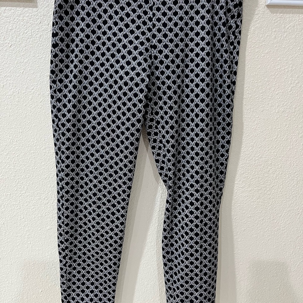 H&M Black and White Patterned Cropped Pants (1-201)